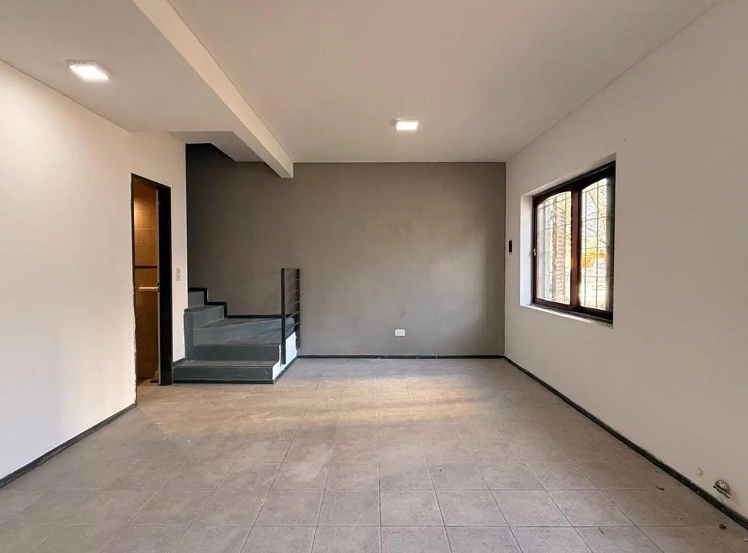 Dúplex de 3 ambientes con cochera, patio y terraza 2