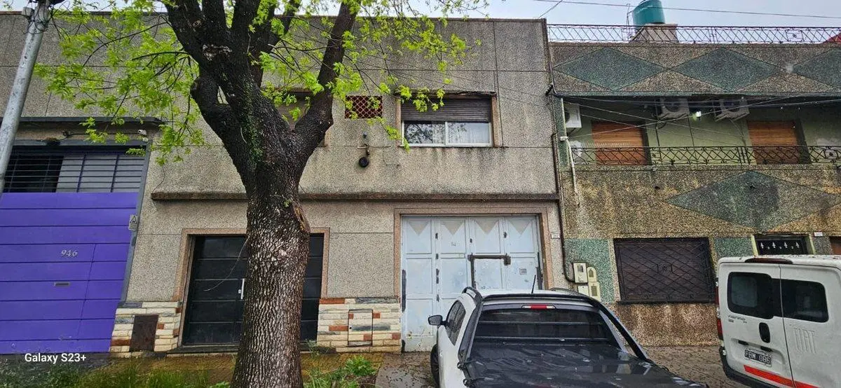 GALPÓN EN VENTA CON DEPTO DE 2 AMB LANUS 4