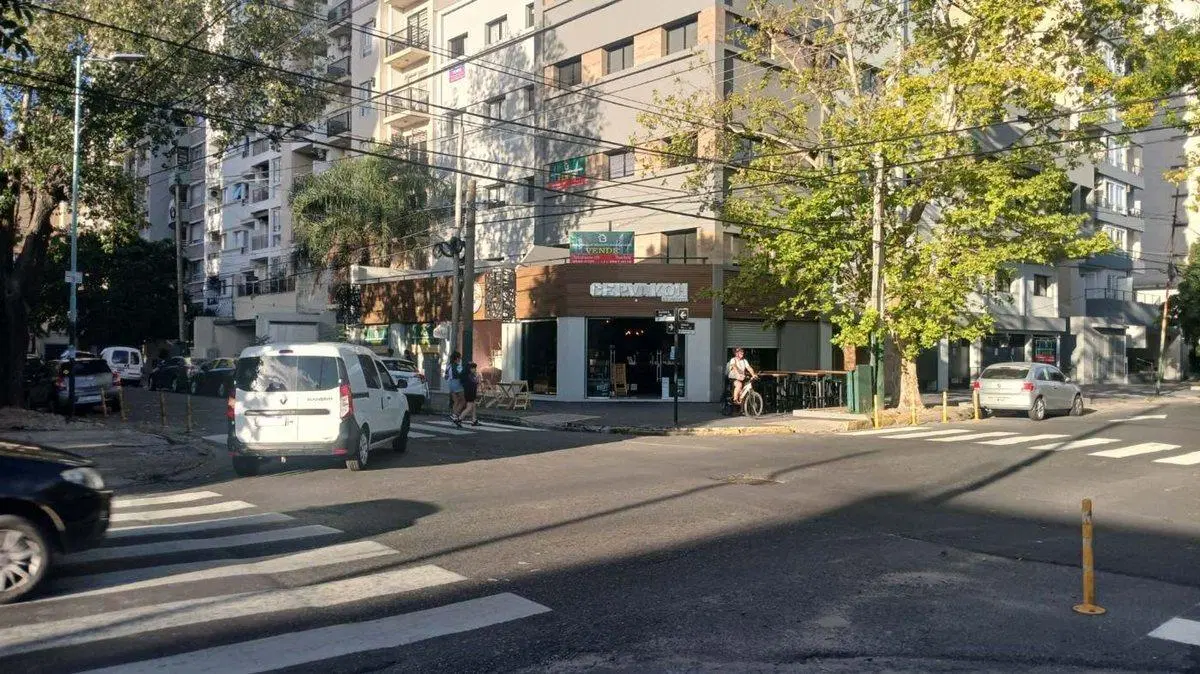 VENTA DE LOCAL EN BANFIELD EXCELENTE UBICACION 4