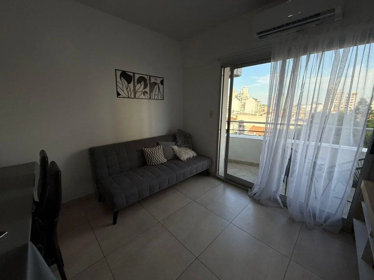 DPTO. 2 AMB AL FRENTE CON DOBLE BALCON LANUS ESTE 3