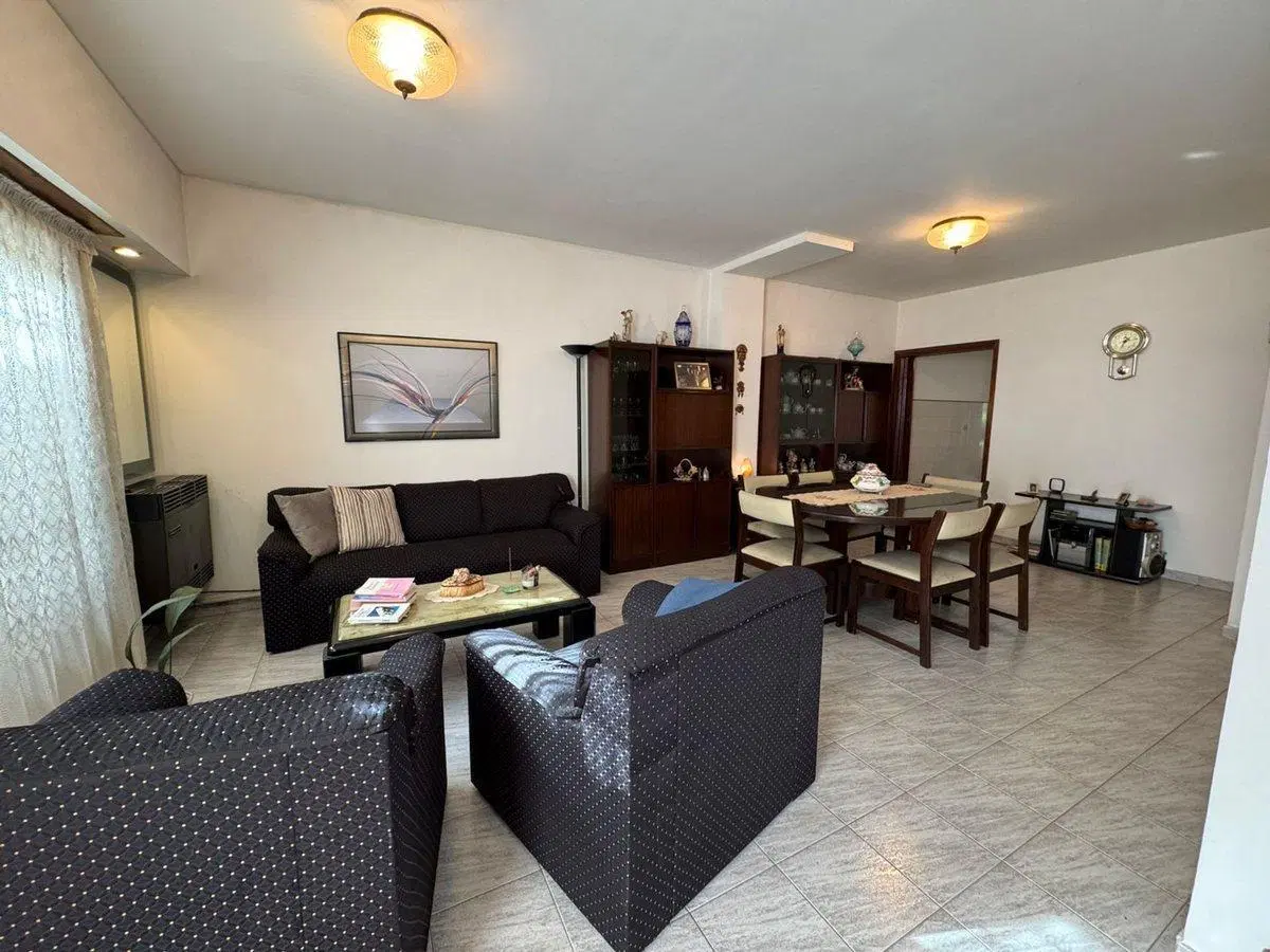 CASA 4 AMB / COCHERA / JARDIN / PARILLA 2
