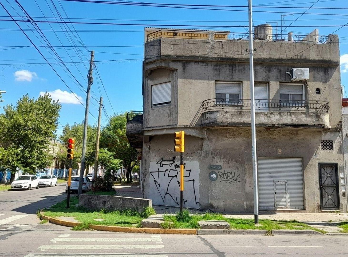 VENTA EN BLOCK CASA Y LOCALES "OPORTUNIDAD"