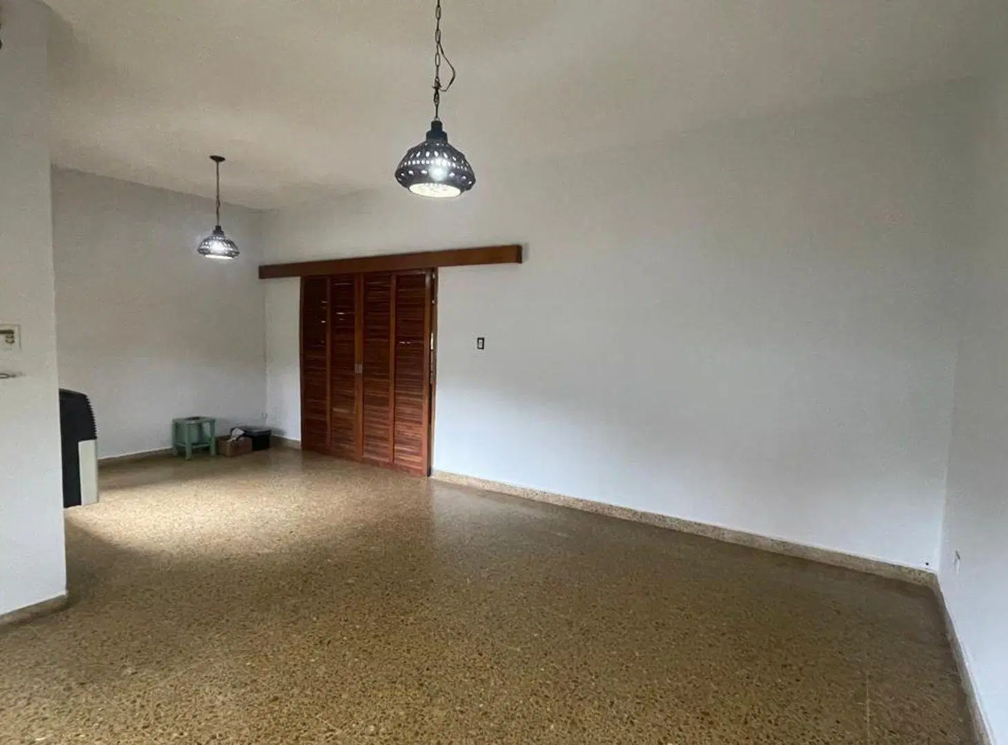 Casa de 4 Ambientes  con cochera y patio- Alquiler 3