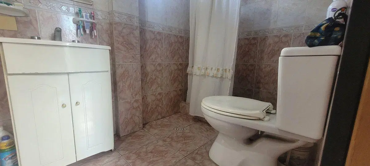CASA 5 AMB. + Depto. 3 Amb. FONDO LOTE 718 METROS 8
