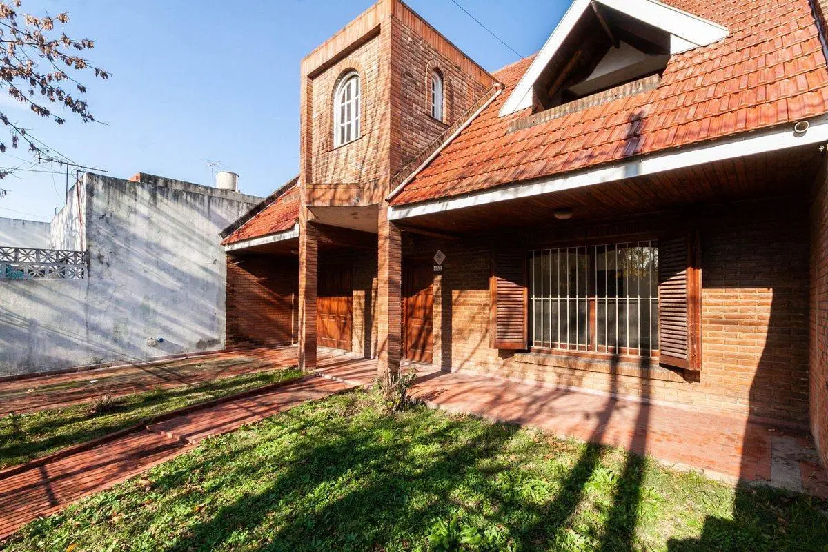 VENTA CASA 3 DORM, GARAGE, QUINCHO, PARQUE-GUILLÓN 2