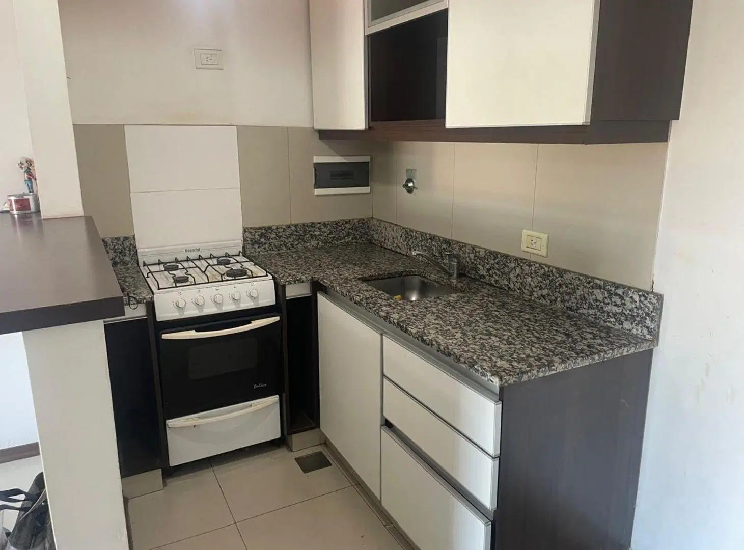 HERMOSO MONOAMBIENTE C/BALCON AL FRENTE Y BAULERA 5