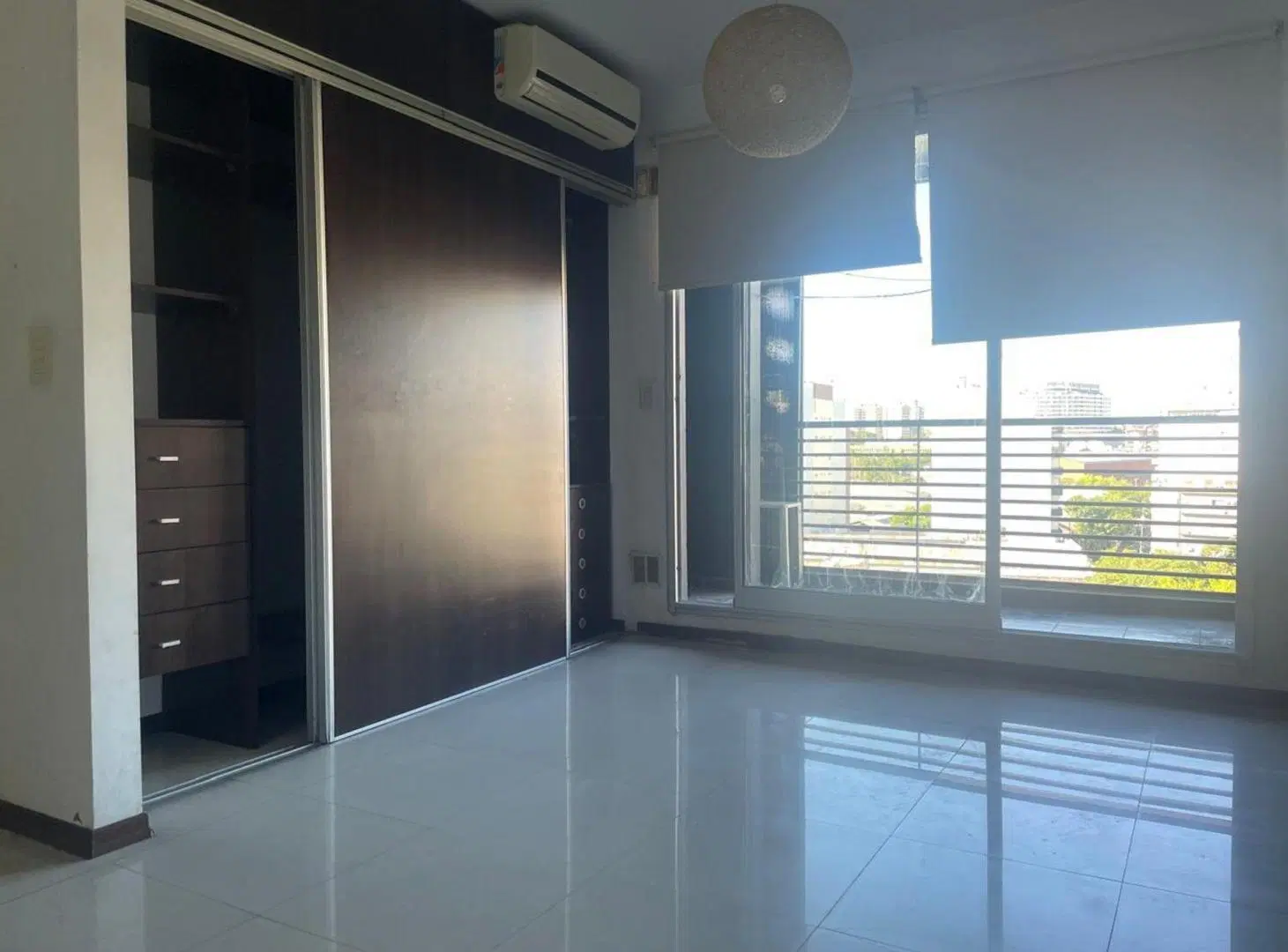 HERMOSO MONOAMBIENTE C/BALCON AL FRENTE Y BAULERA 3