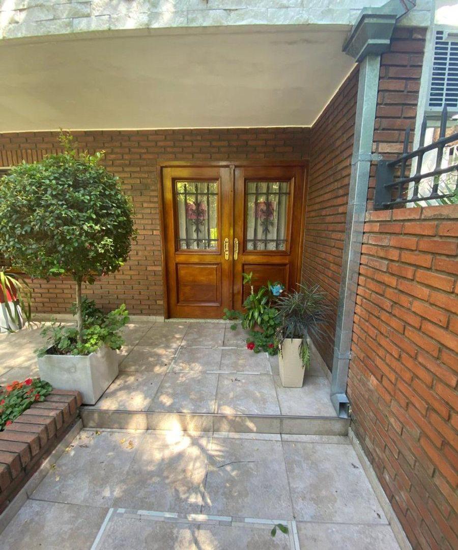 Foto de VENTA IMPORTANTE CHALET 5 AMBIENTES, BANFIELD R, imagen 2