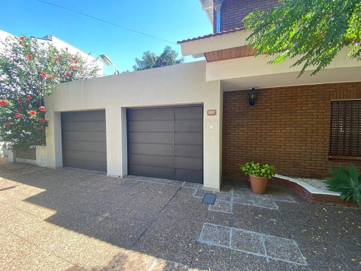 VENTA IMPORTANTE CHALET 5 AMBIENTES, BANFIELD R 4