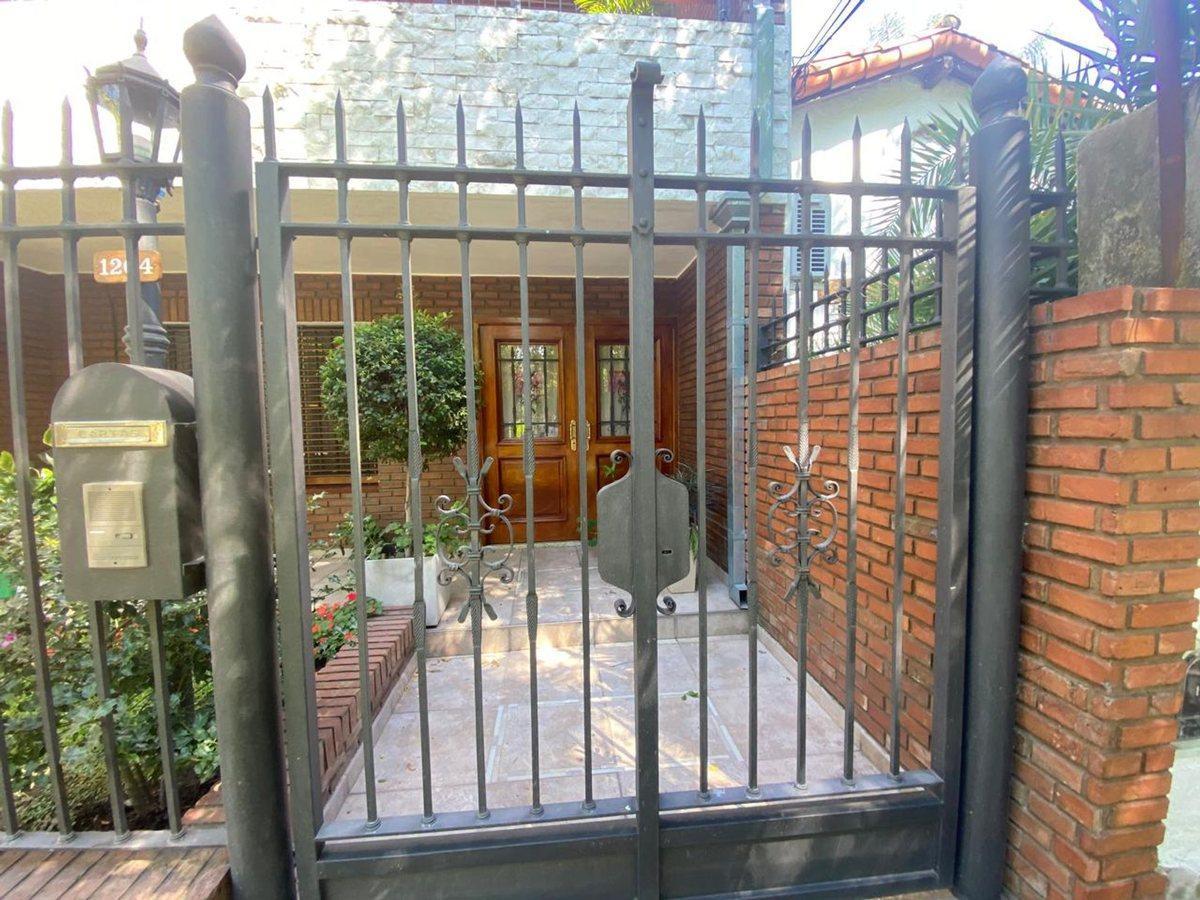 Foto de VENTA IMPORTANTE CHALET 5 AMBIENTES, BANFIELD R, imagen 3