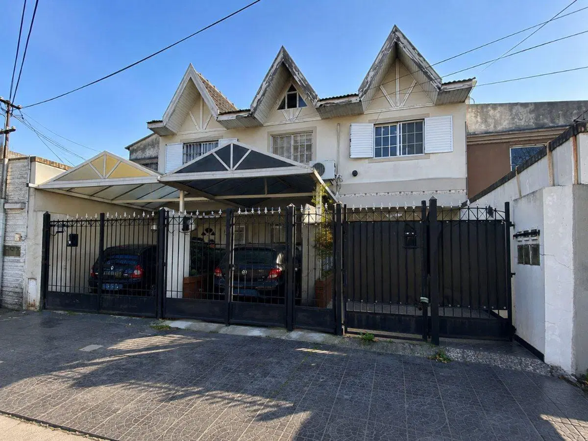 DUPLEX 3 AMB C/COCHERA, JARDÍN, LAVADERO Y ALTILLO 2