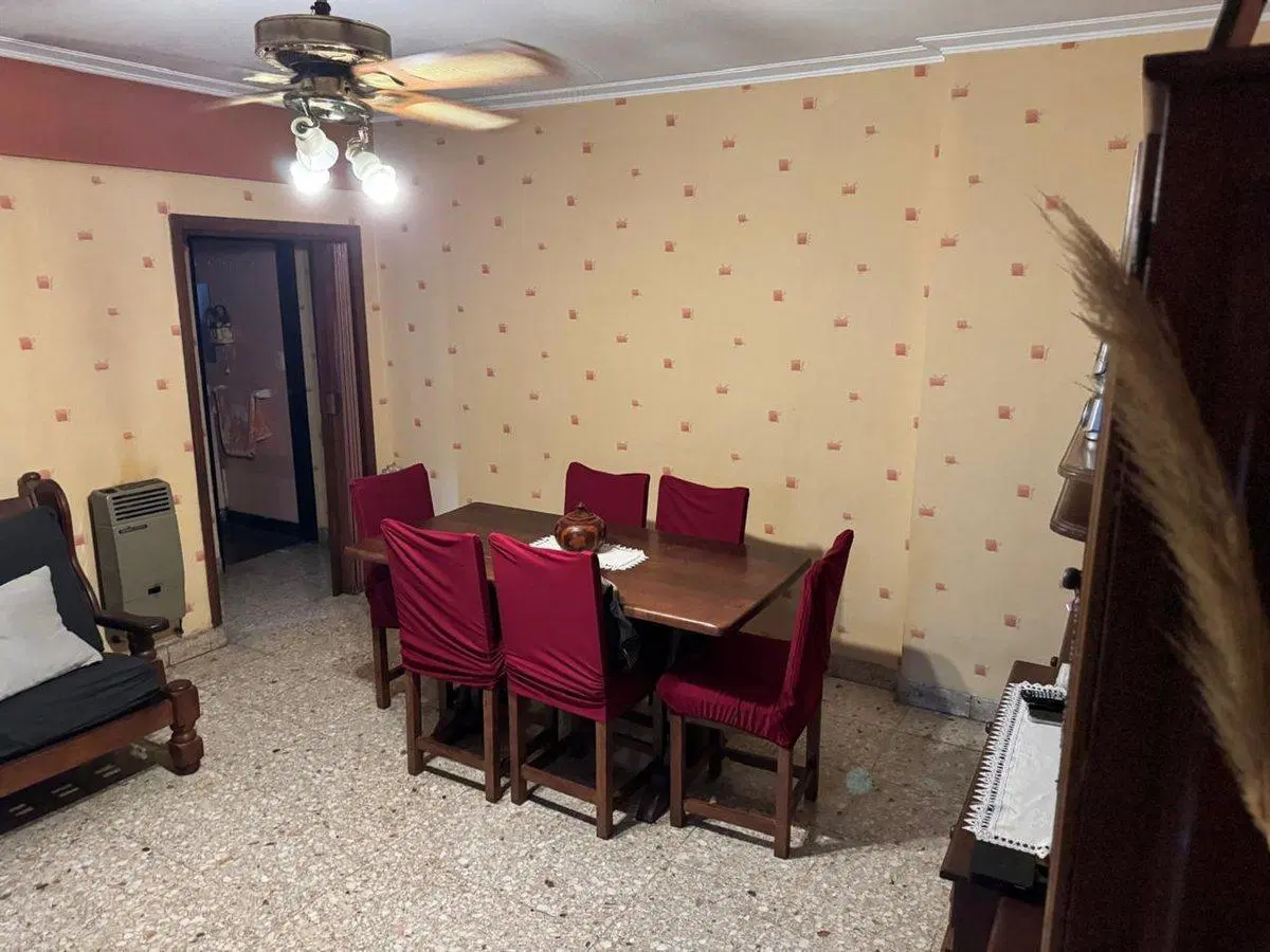 3 AMBIENTES EN LANUSITA C/ COCHERA.- 4