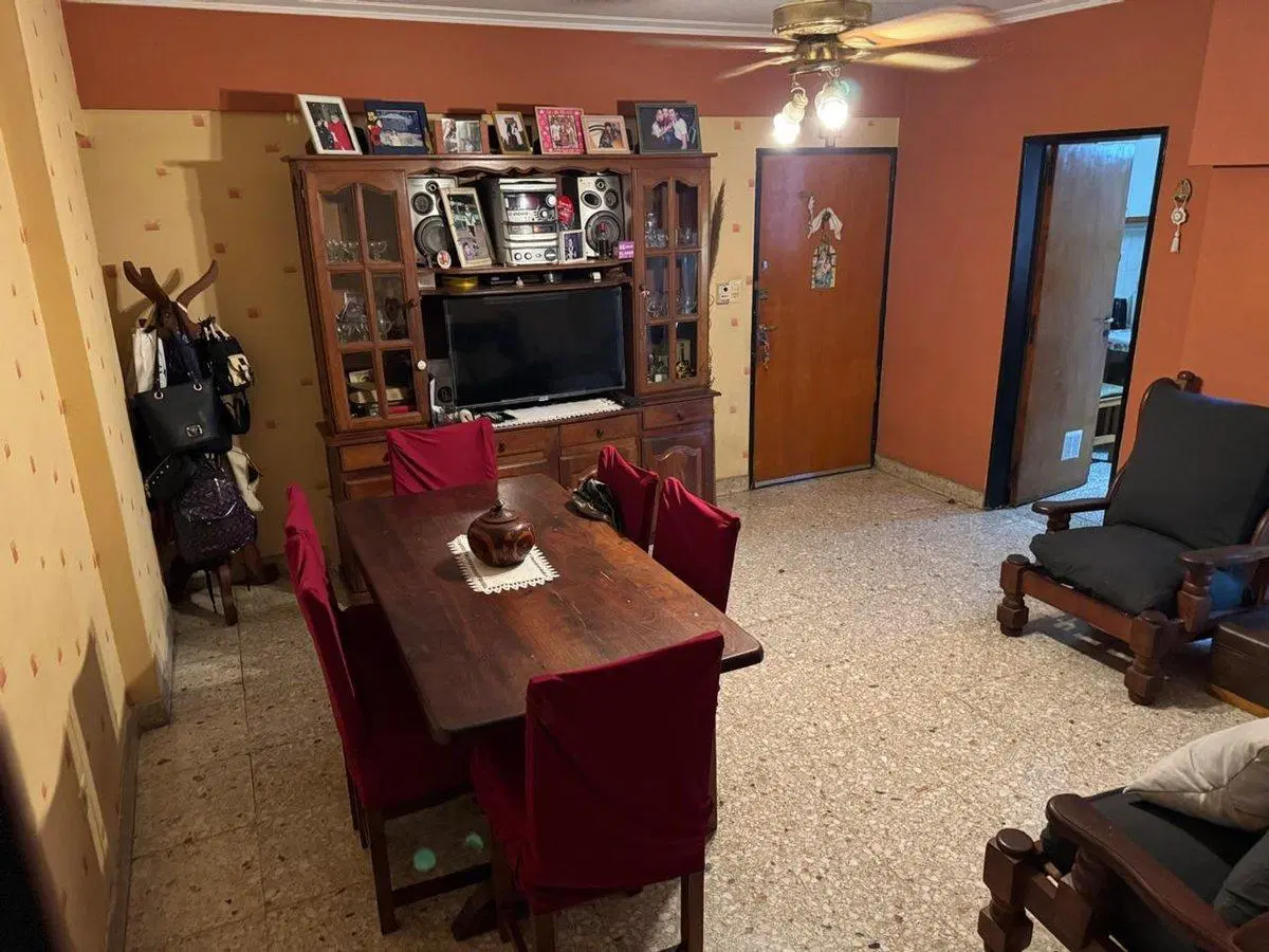 3 AMBIENTES EN LANUSITA C/ COCHERA.- 3