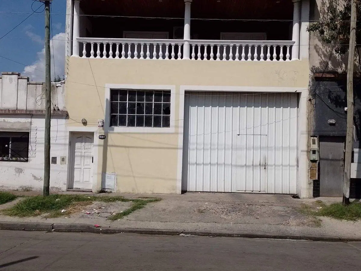 GALPON+DEPTO 3 AMB C/PATIO Y BALCON LANUS ESTE 4