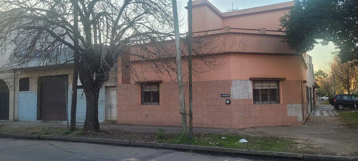 CASA 3 AMBIENTES MAS GALPON CUBIERTO  LANUS OESTE 2