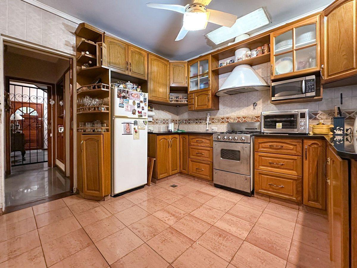 Foto de CASA 6 AMB C/QUINC/TZA/GARAG P/5 LANUS OESTE, imagen 2