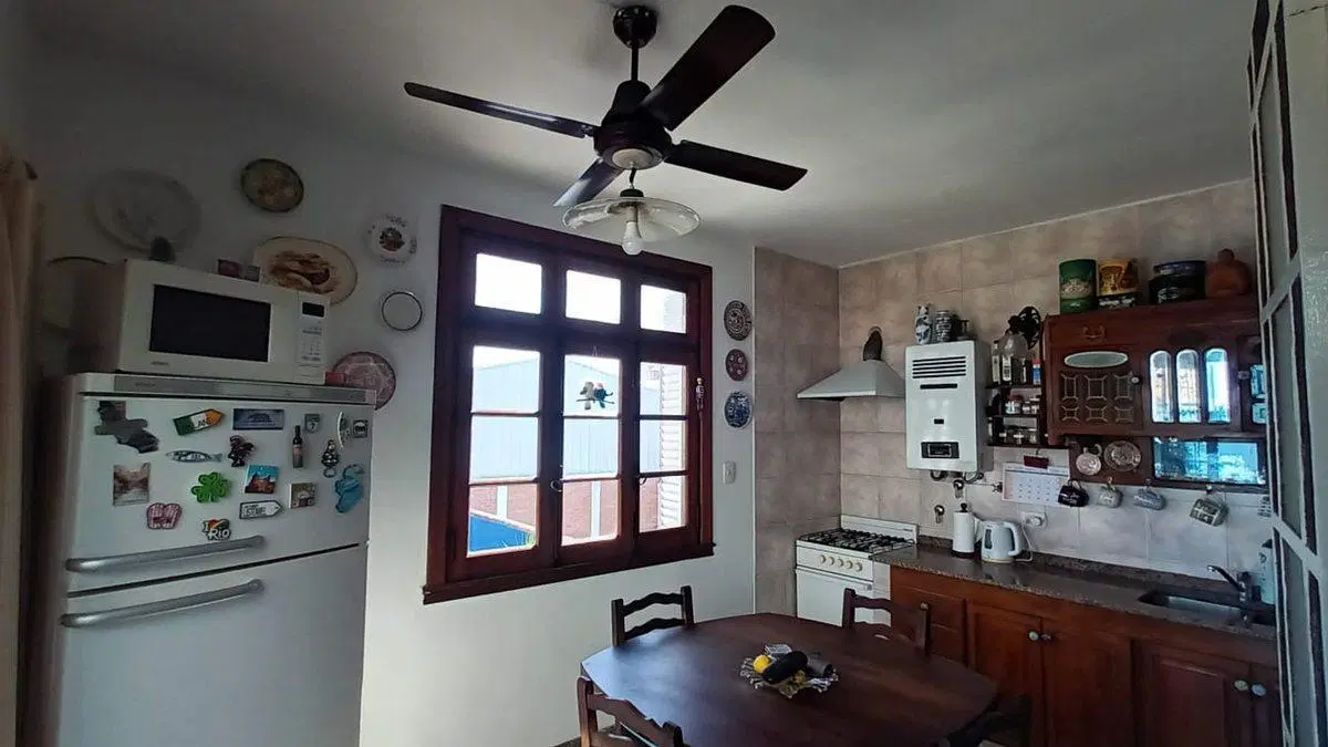 CASA 5 AMB +SALON C/PARQUE Y PISCINA 4