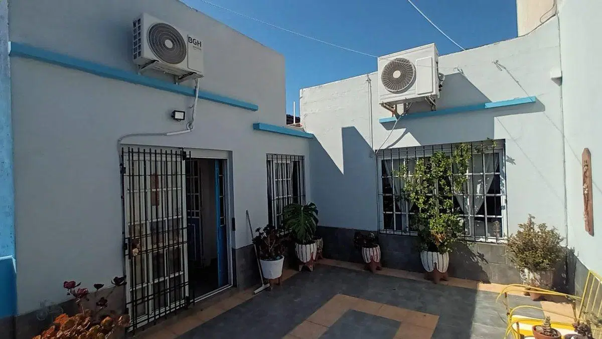 CASA 5 AMB +SALON C/PARQUE Y PISCINA 2