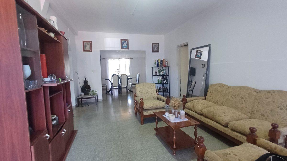 Foto de CASA 4 AMB C/ PARQUE, QUINCHO Y COCH + DPTO INDEP, imagen 3