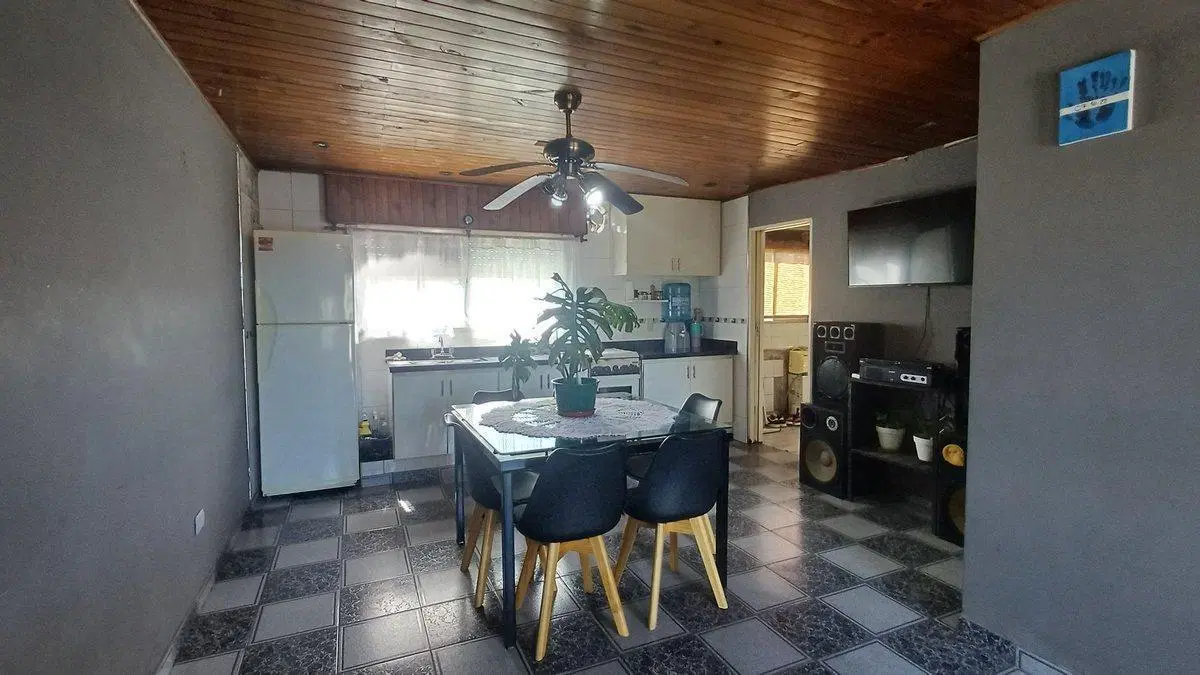 CASA 3 DORM + QUINCHO + COCHERA + DPTO-SOLANO 4