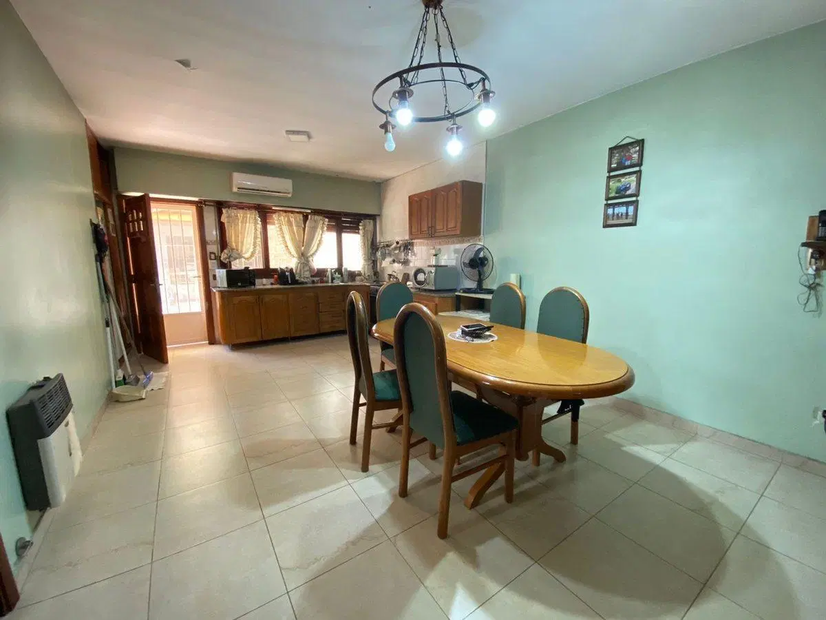 VENTA CASA 4 AMB / JARDIN / QUINCHO / COCHERA 8