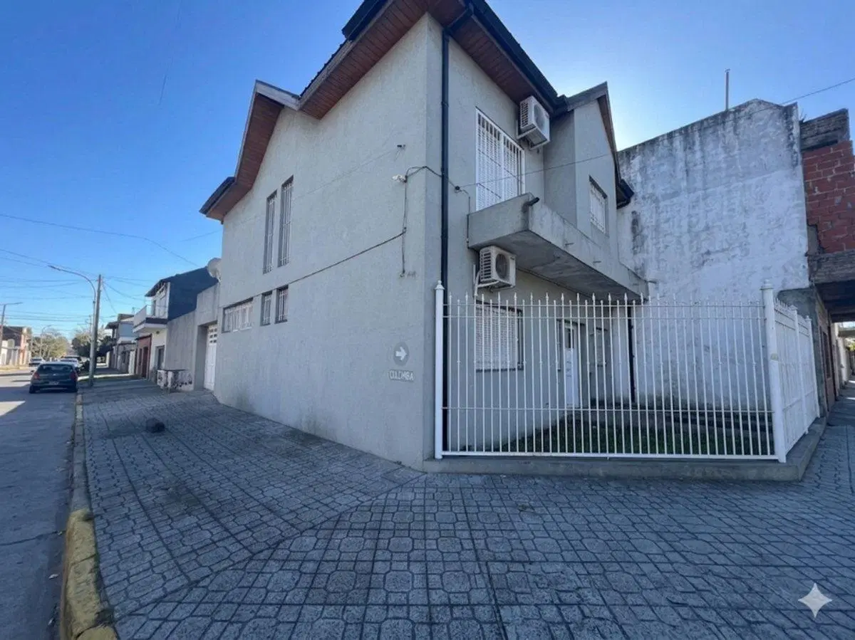 VENTA DE AMPLIO CHALET 6 AMB, COCHERA, PATIO, 3