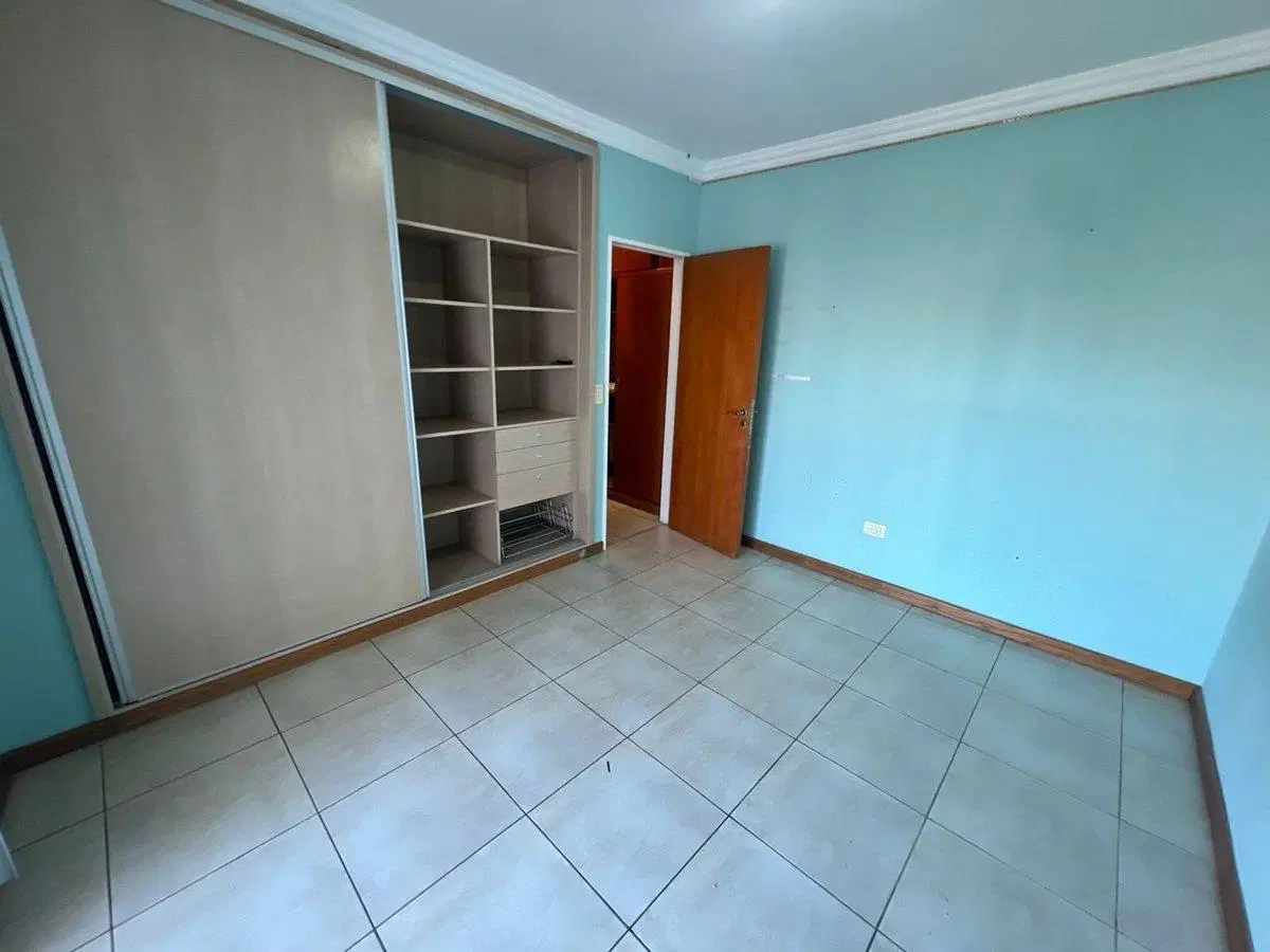 VENTA DE AMPLIO CHALET 6 AMB, COCHERA, PATIO, 5