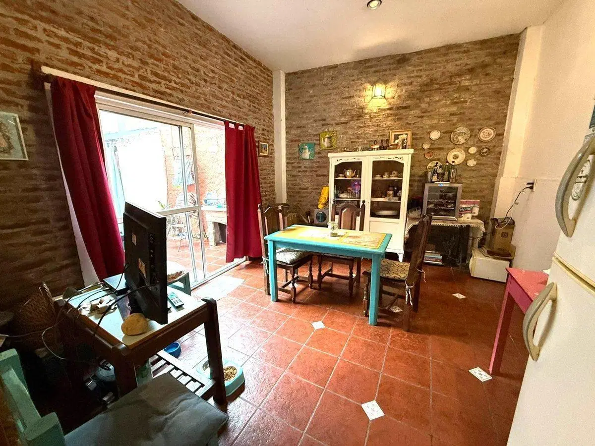 CASA 3 AMB. C/PILETA, QUINCHO, PATIO Y COCHERA 4