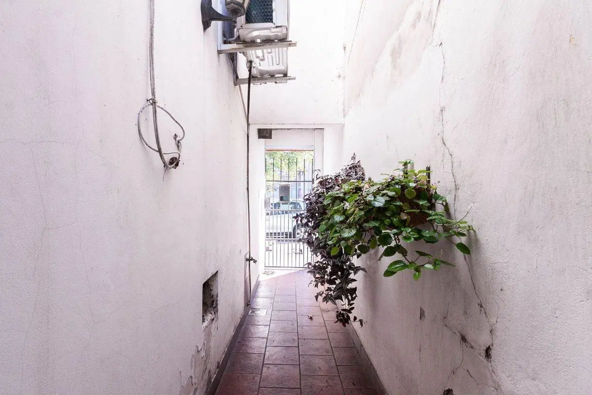 CASA 3 AMB A 1 CUADRA DE AV. HIPOLITO YRIGOYEN 4