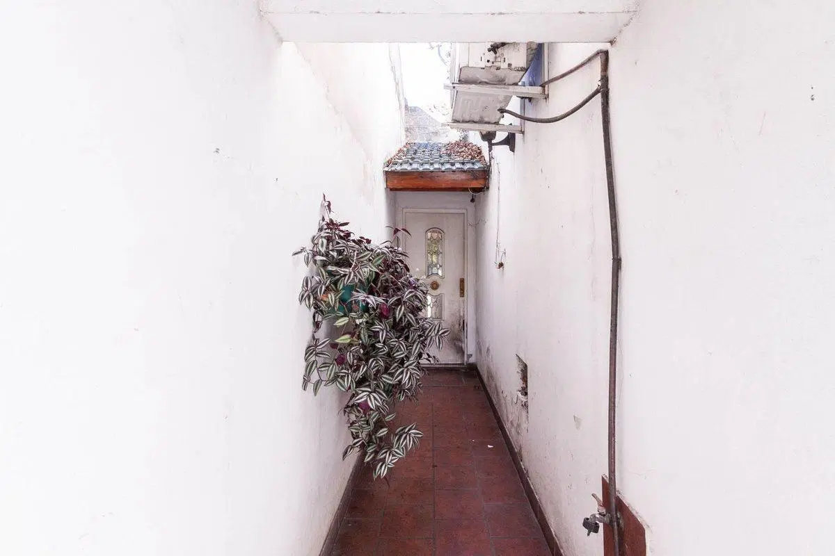 CASA 3 AMB A 1 CUADRA DE AV. HIPOLITO YRIGOYEN 3