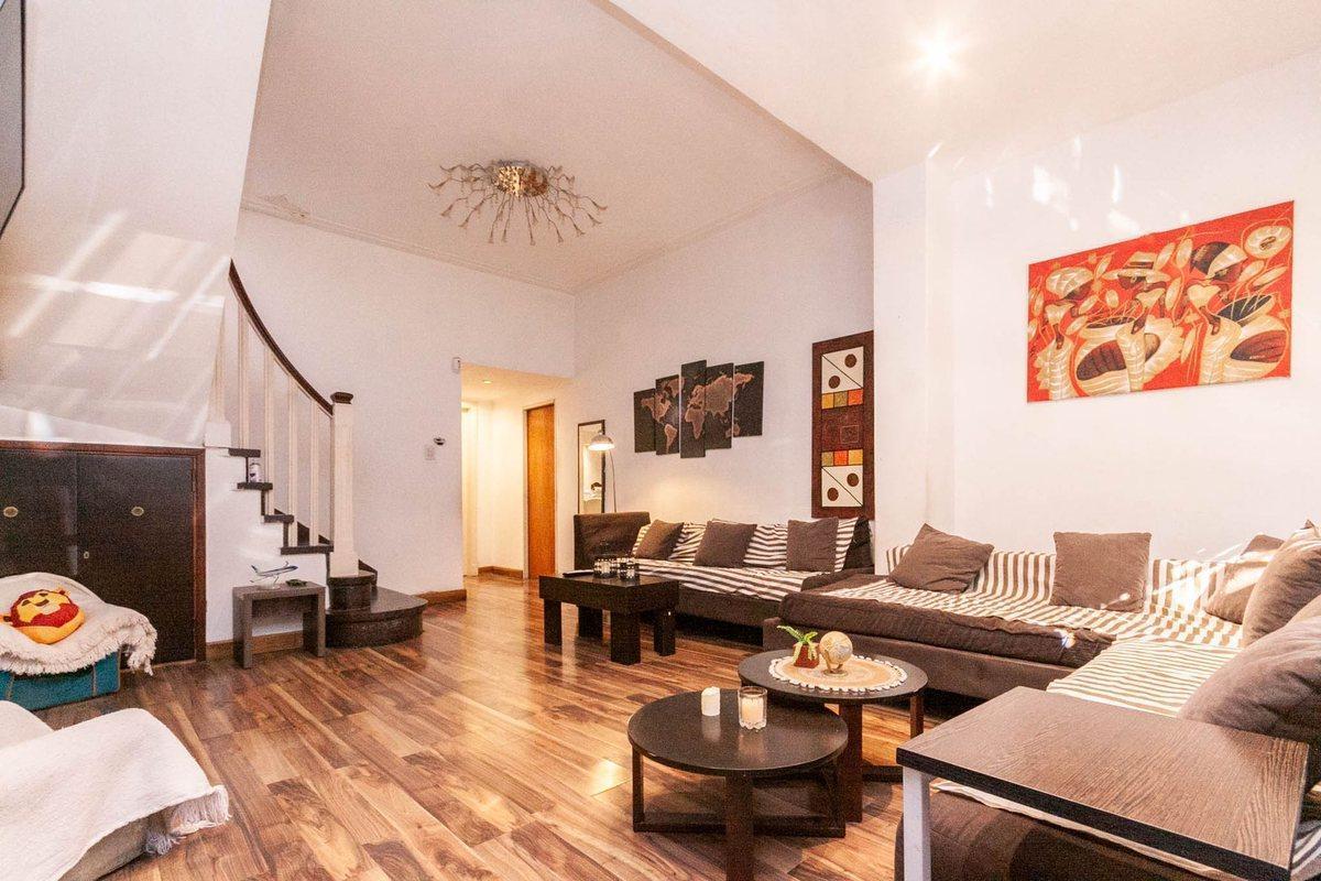 CASA 3 AMB A 1 CUADRA DE AV. HIPOLITO YRIGOYEN