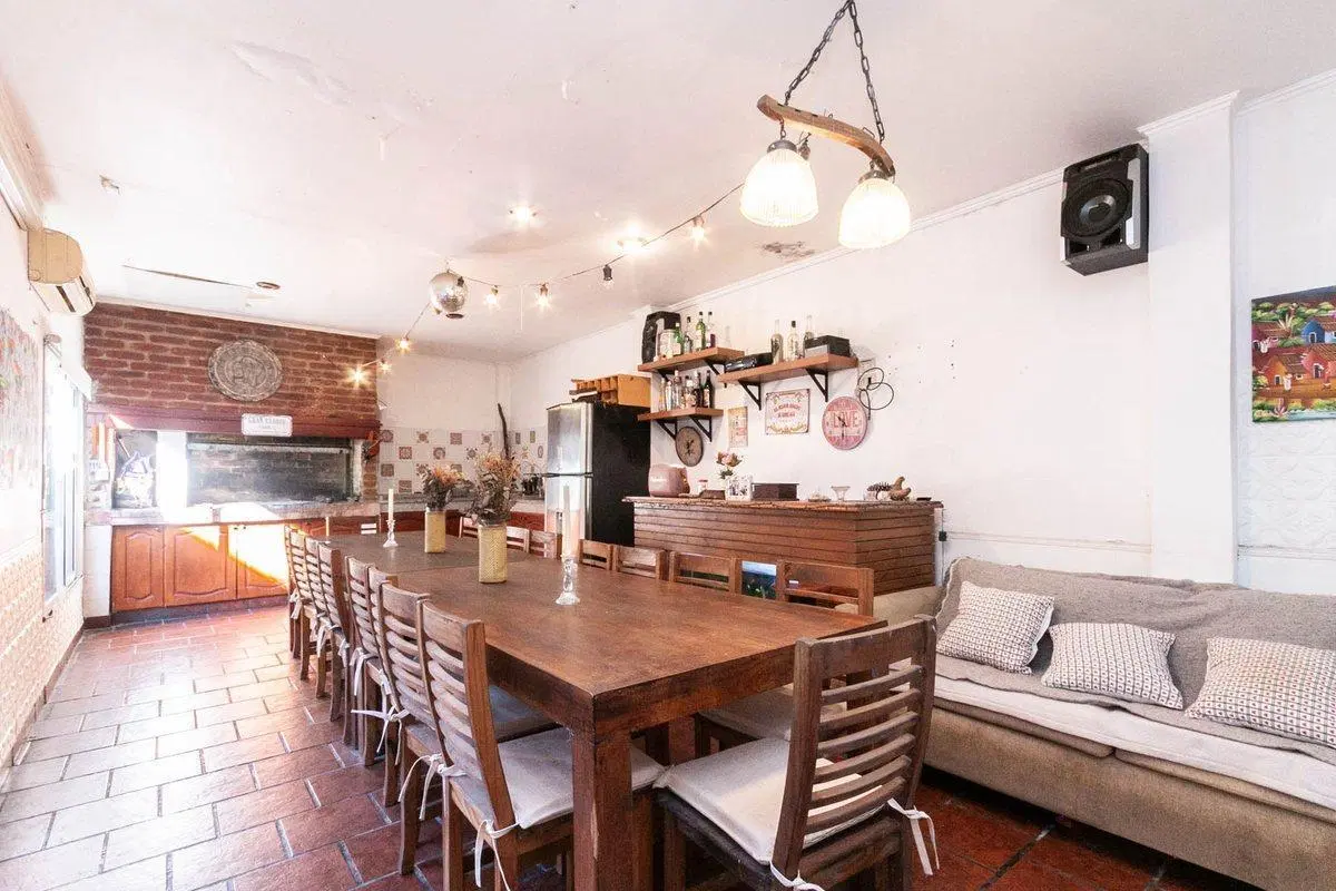 CASA 3 AMB A 1 CUADRA DE AV. HIPOLITO YRIGOYEN 2