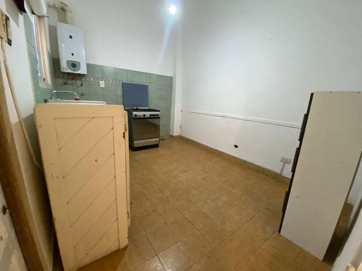 VENTA Depto  2 Amb con Patio  Av.  H. Yrigoyen 5