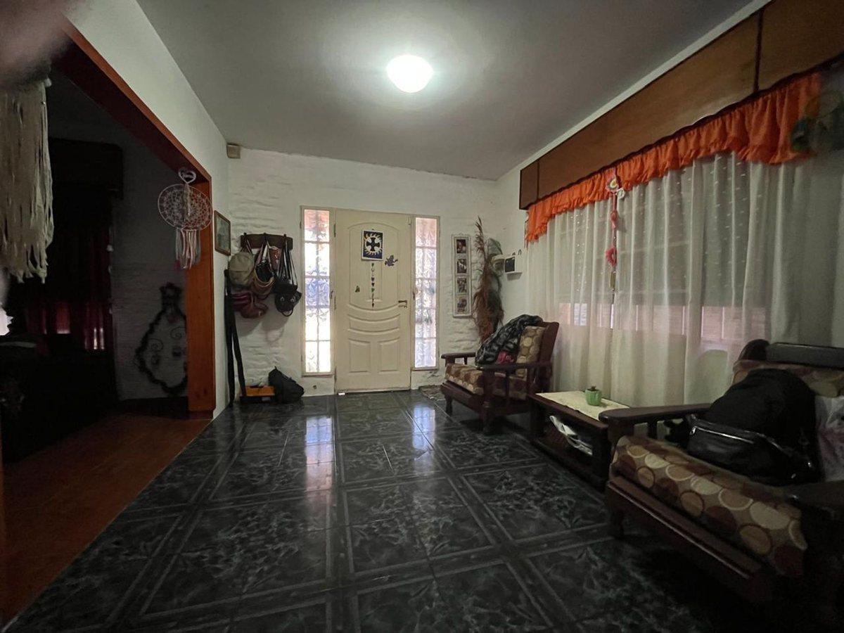 Foto de CASA EN VENTA DE 4 AMB. BANFIELD EXCELENTE ESTADO, imagen 5