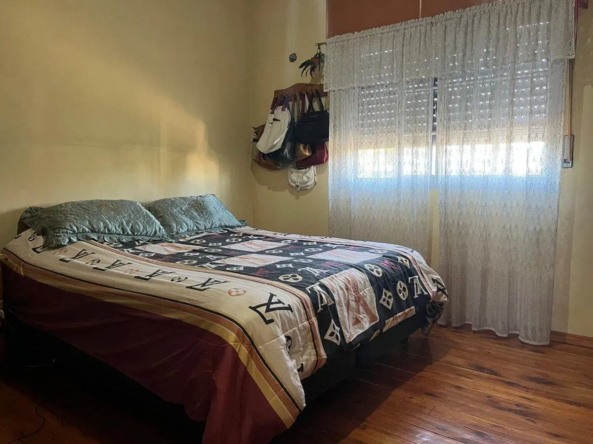 CASA EN VENTA DE 4 AMB. BANFIELD EXCELENTE ESTADO 2