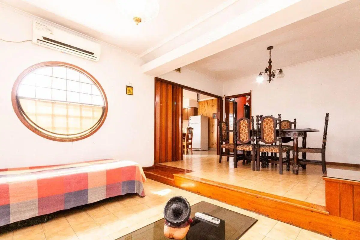 Casa multifam. en lote de 8,66 x 26,98 c/galpón 3