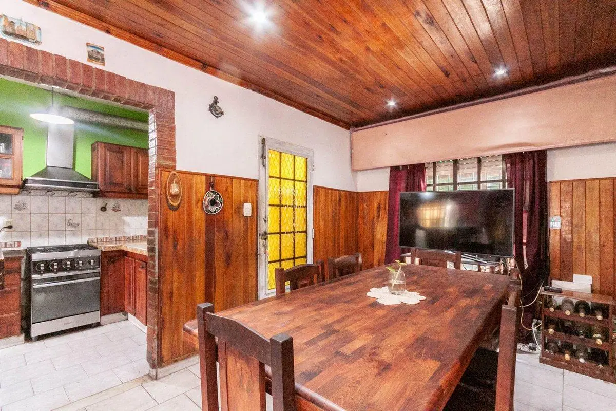 CASA 3 DORM C/QUINCHO/COCHERA,TERRAZA,PATIO LOMAS 3