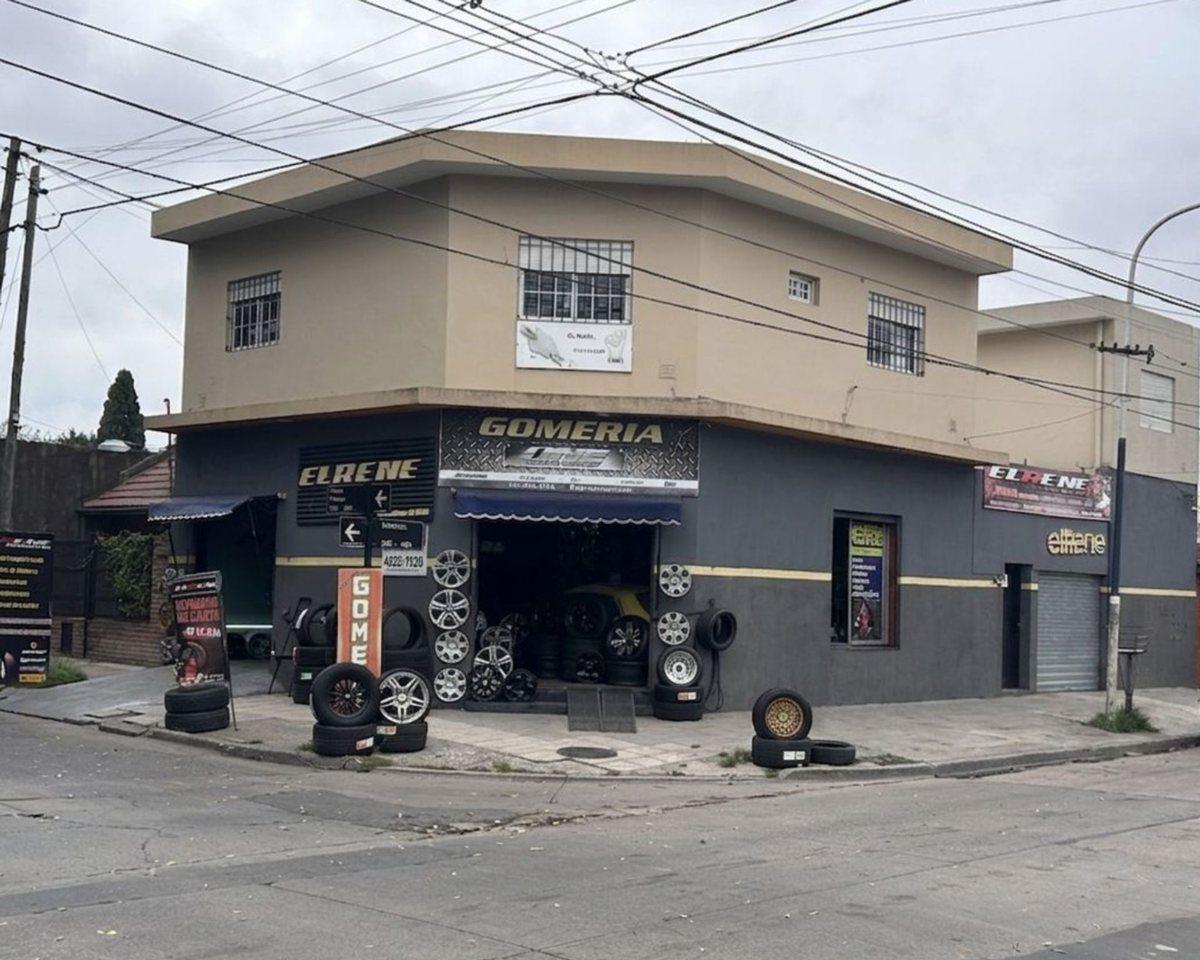 Local comercial PB + 2 deptos ideal supermercado