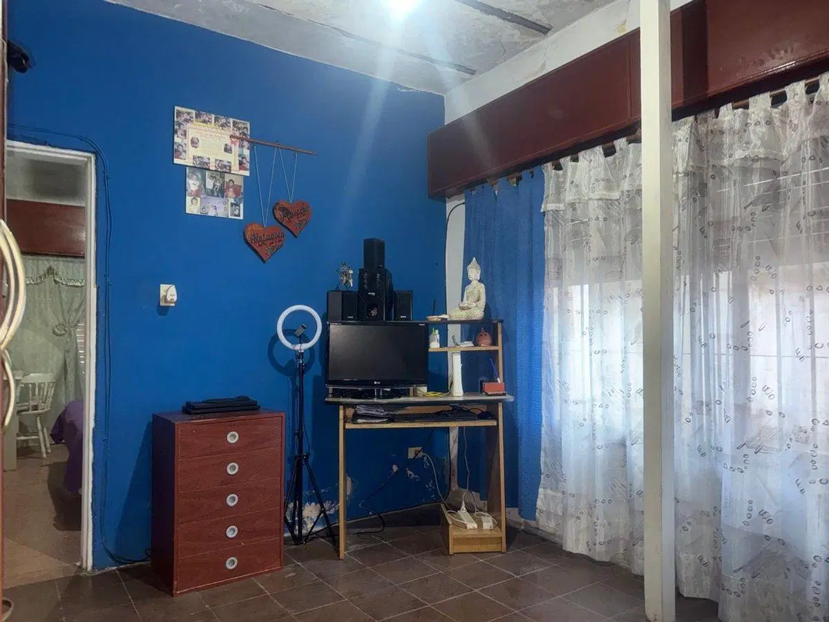 PH EN VENTA CON COCHERA -LANÚS ESTE 5
