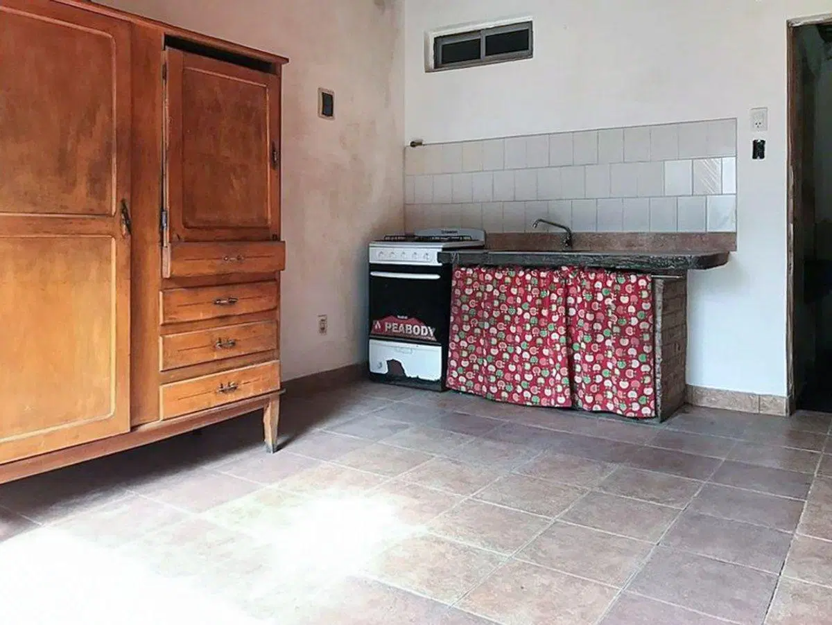 Venta casa 4 ambs. Fondo libre. Jardín al frente 2