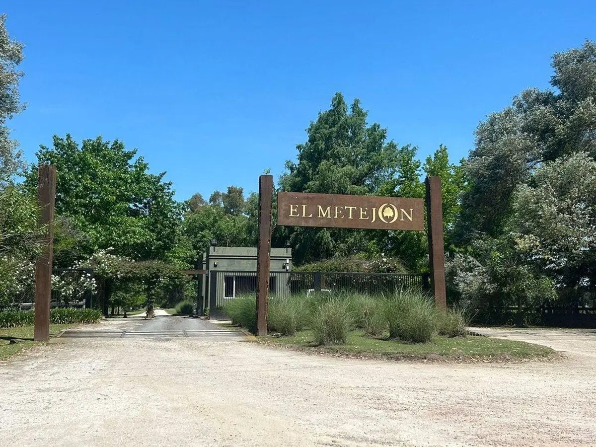 Lote escriturado Bº El Metejón Cañuelas 1.094 m2 3