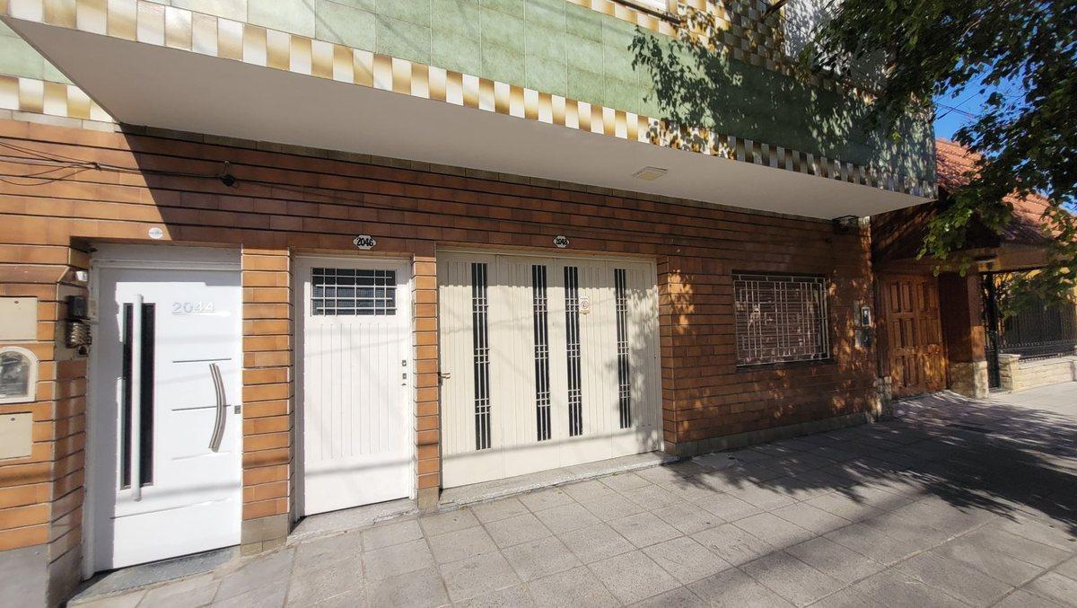 VENTA PH 3 AMB FTE, COCHERA Y PATIO LANUS