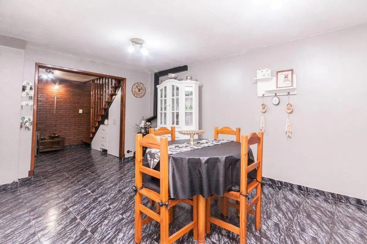 CASA PARA 2 FAMILIAS CON 2 COCHERAS Y JARDIN 3