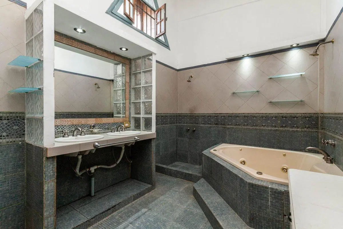 VENTA HERMOSA CASA 3 AMBIENTES VALENTIN ALSINA 2