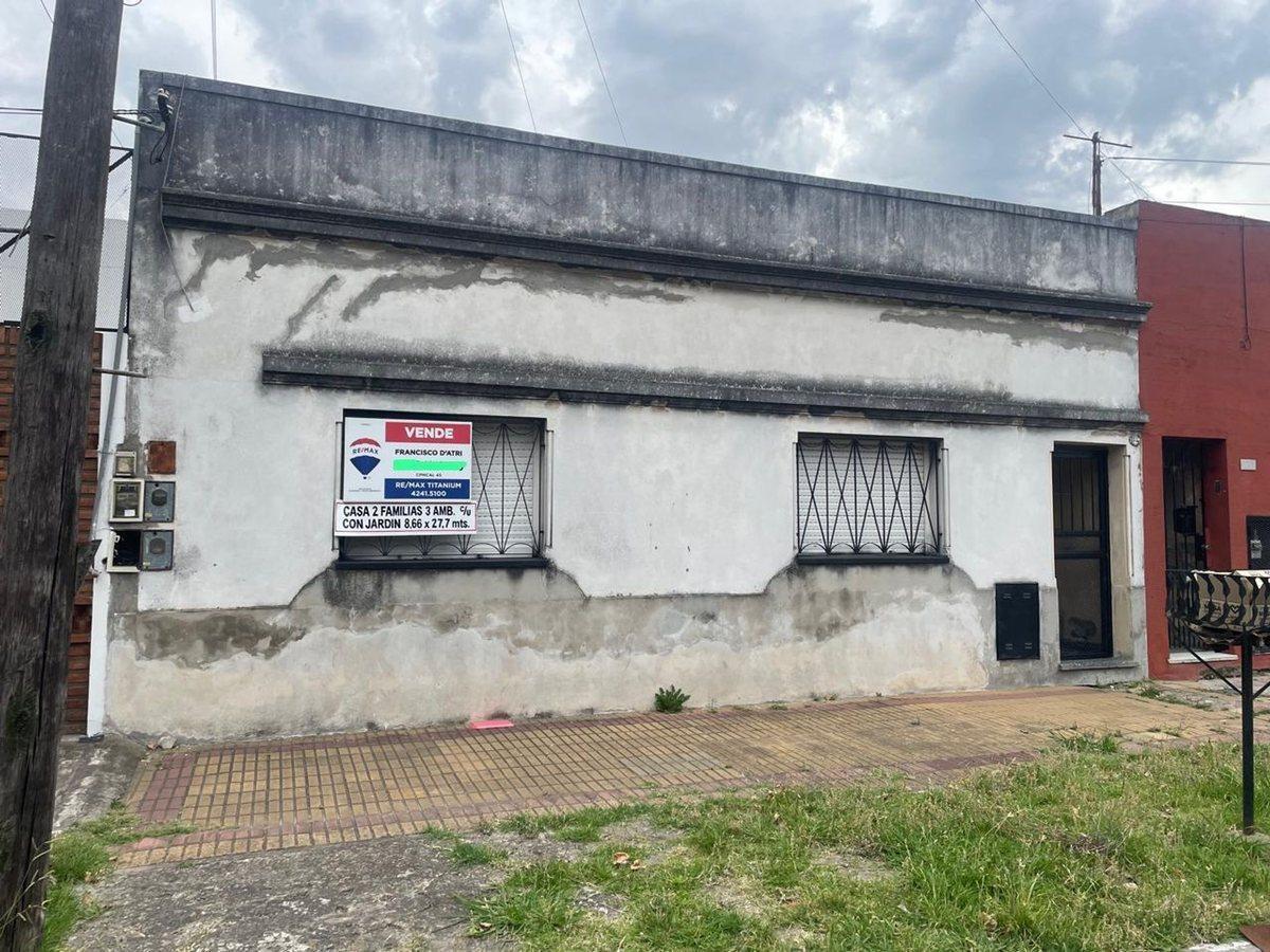 Casa P/ 2 familias 3 AMB cada una 8,66x 27,71 MTS