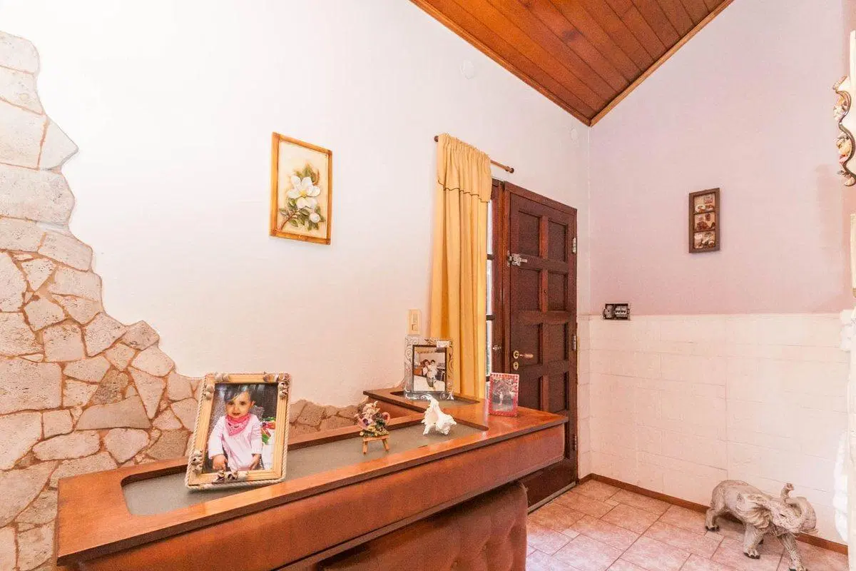 Casa 4 ambs. c/cochera. Parque y quincho. 4