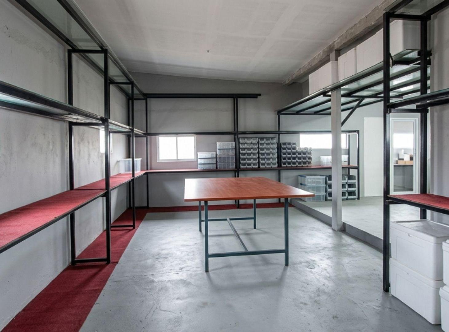 VENTA GALPON Y CASA 3 AMB. LANUS