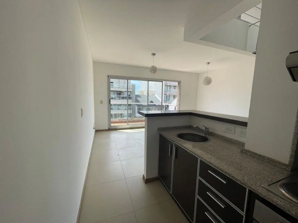 HERMOSO DEPTO 2 AMB C/ BALCON PATIO Y PARRILLA 2