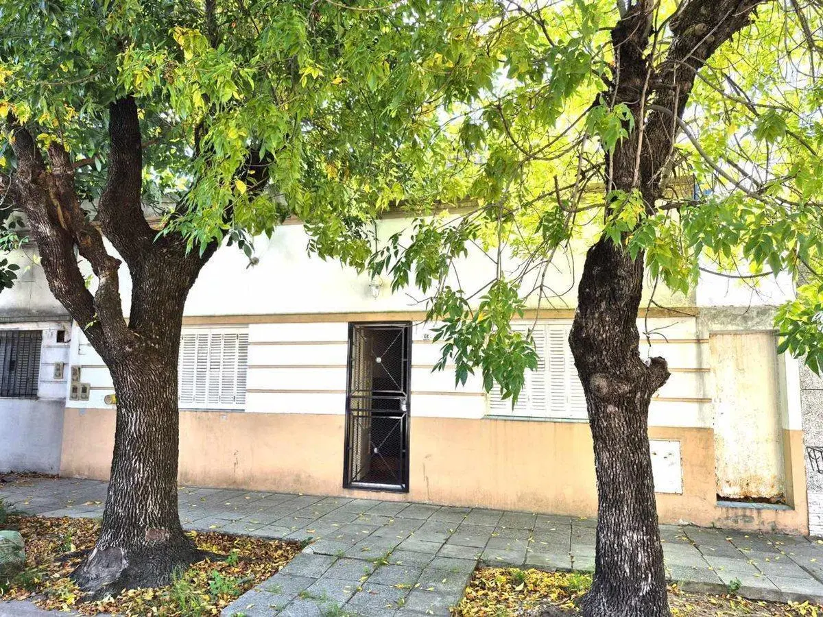 CASA A REFORMAR-4 dormitorios- terraza-LANUS OESTE 3