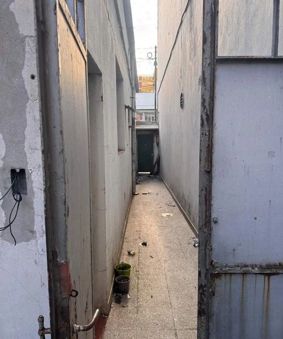 ALQUILER DEPOSITO SOBRE AVENIDA LANUS OESTE 3